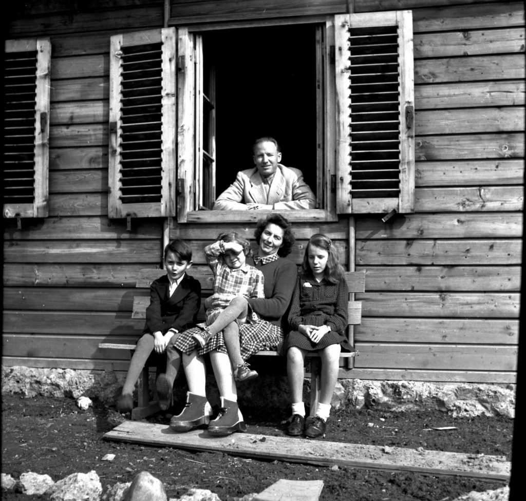 Otto Wächter 1948-ban, bújkálása idején a családjával (fotó a Horst Wächter által örökölt archívumból)